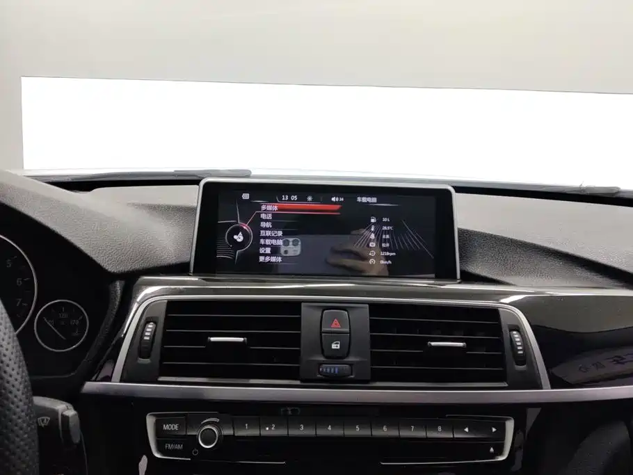 BMW 3 Series 2017 — фото 13