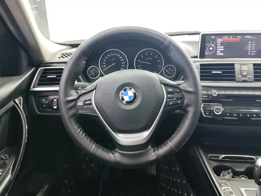BMW 3 Series 2017 — фото 15