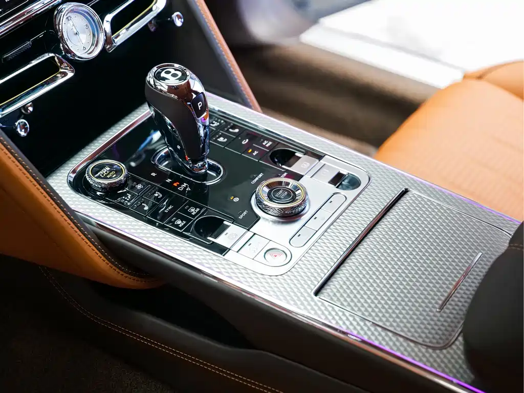 Bentley Flying Spur Plug-In Hybrid 2022 — фото 17