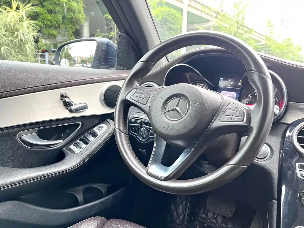 Mercedes-Benz GLC 2018 — фото 10