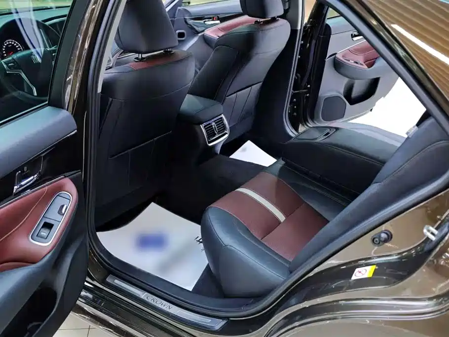 Toyota Crown 2017 — фото 20