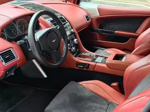 Aston Martin DBS 2016