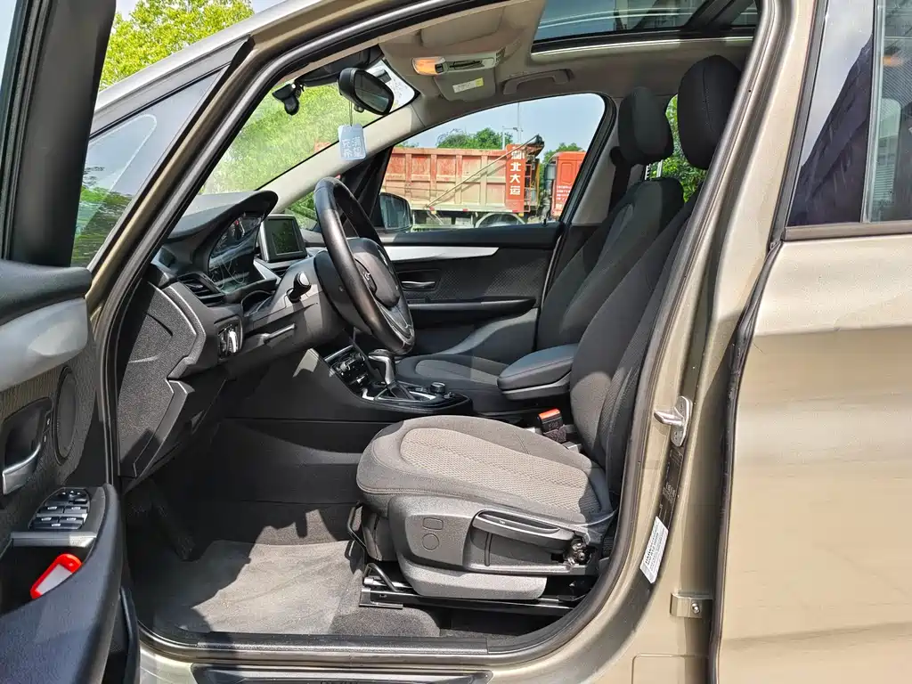 BMW 2 Series Gran Tourer 2017 — фото 11