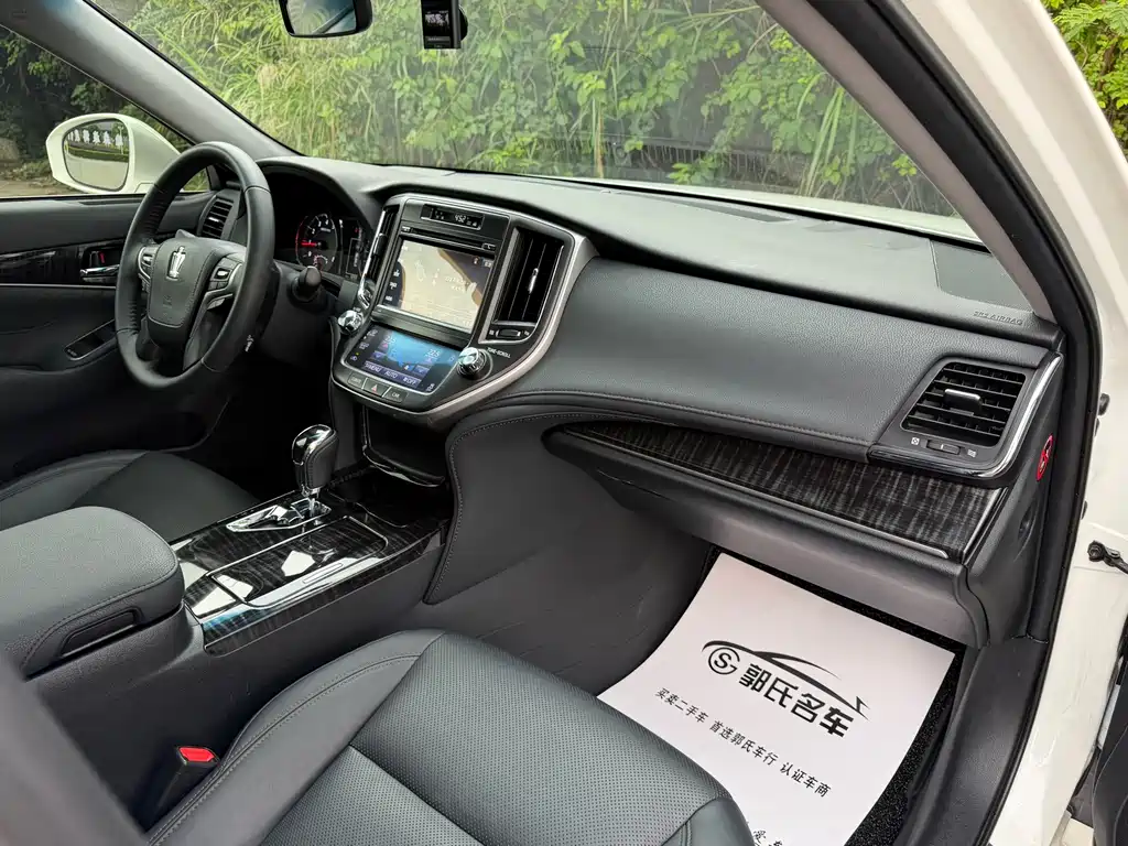 Toyota Crown 2015 — фото 13