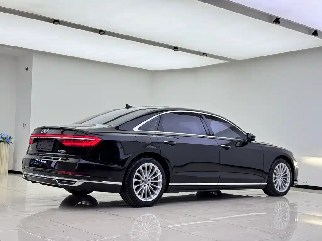 Audi A8 2018 — фото 13