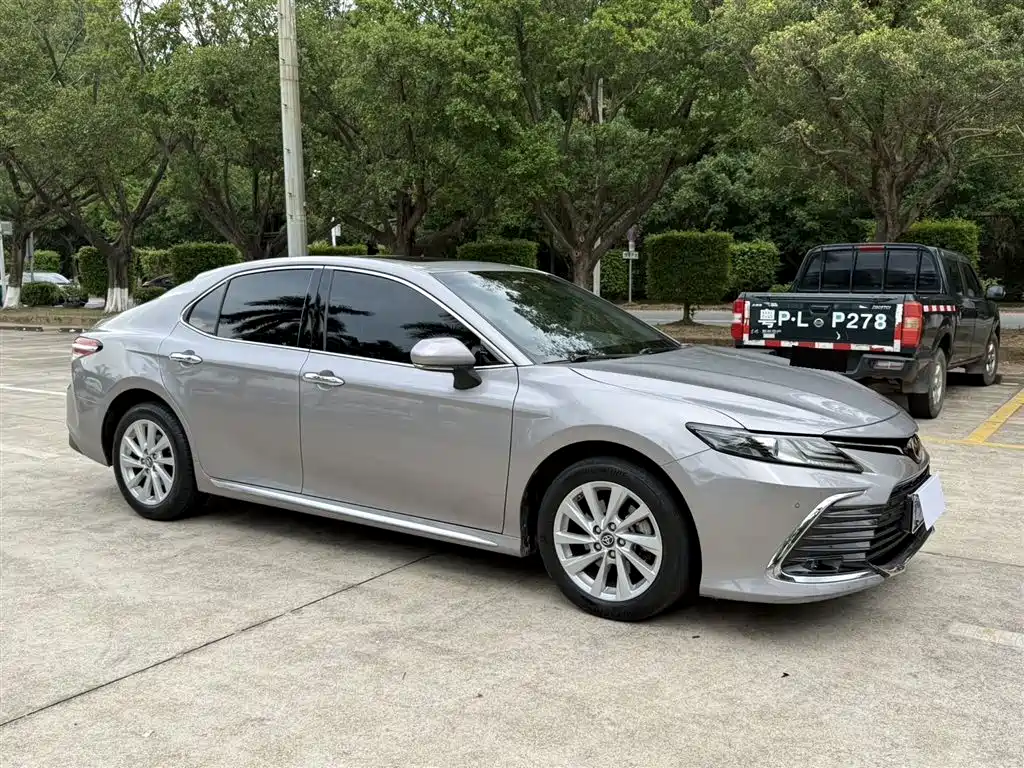 Toyota Camry 2023 — фото 3