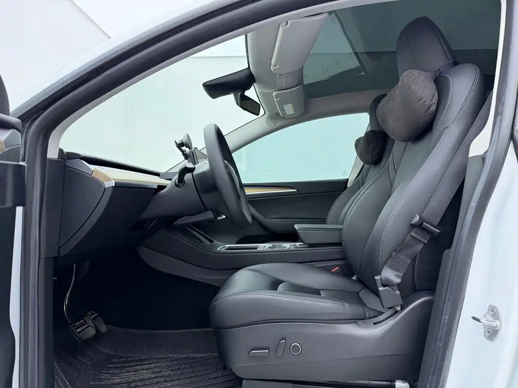 Tesla Model Y 2023 — фото 10