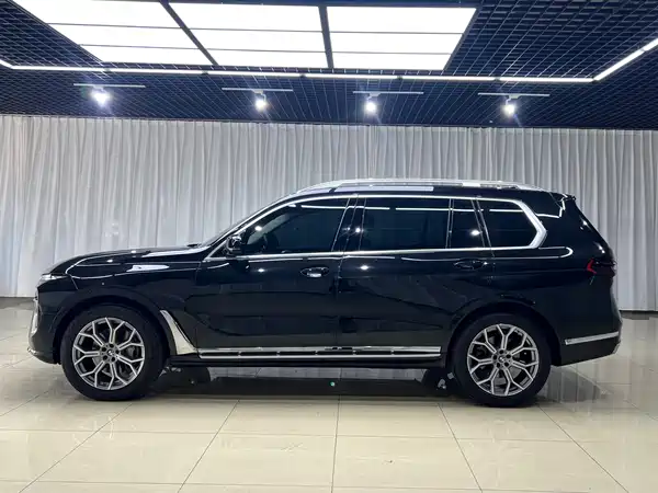 BMW X7 2023