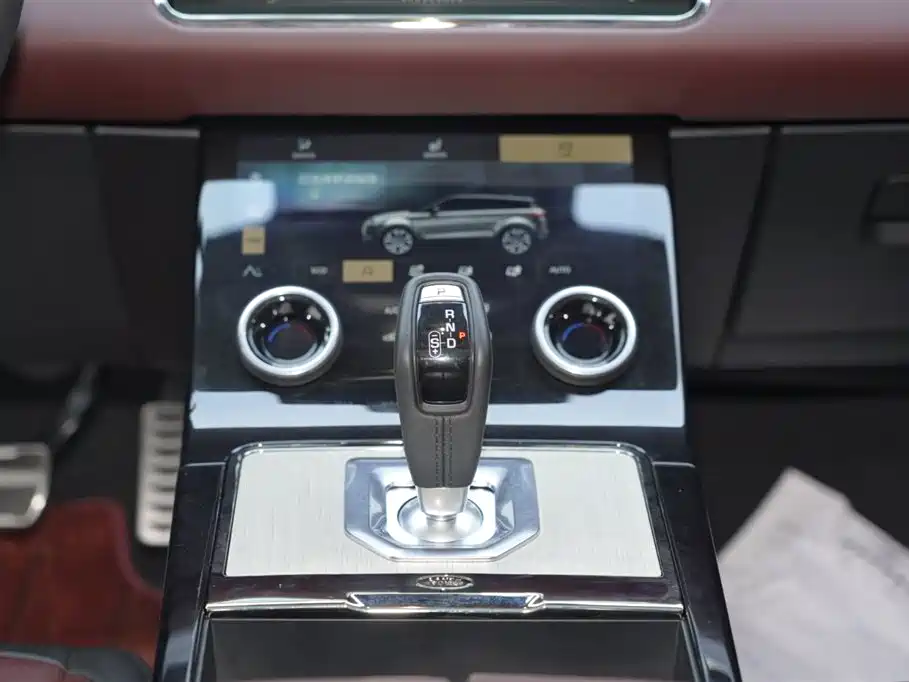 Land Rover Evoque 2023 — фото 12