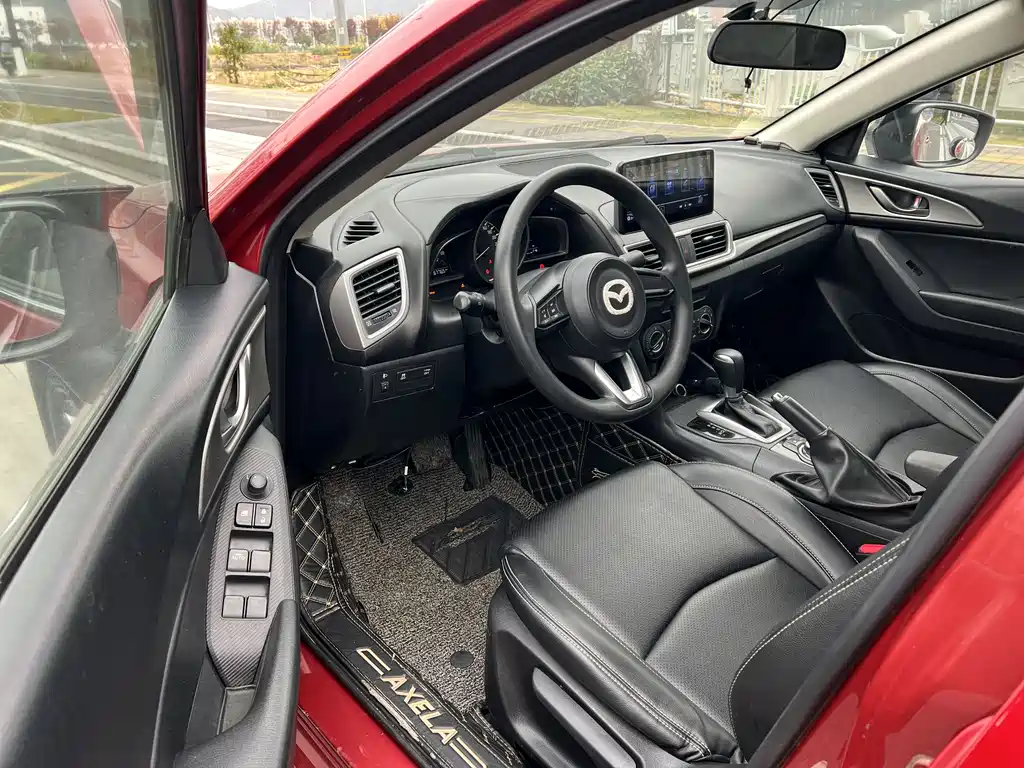 Mazda 3 Axela 2018 — фото 4