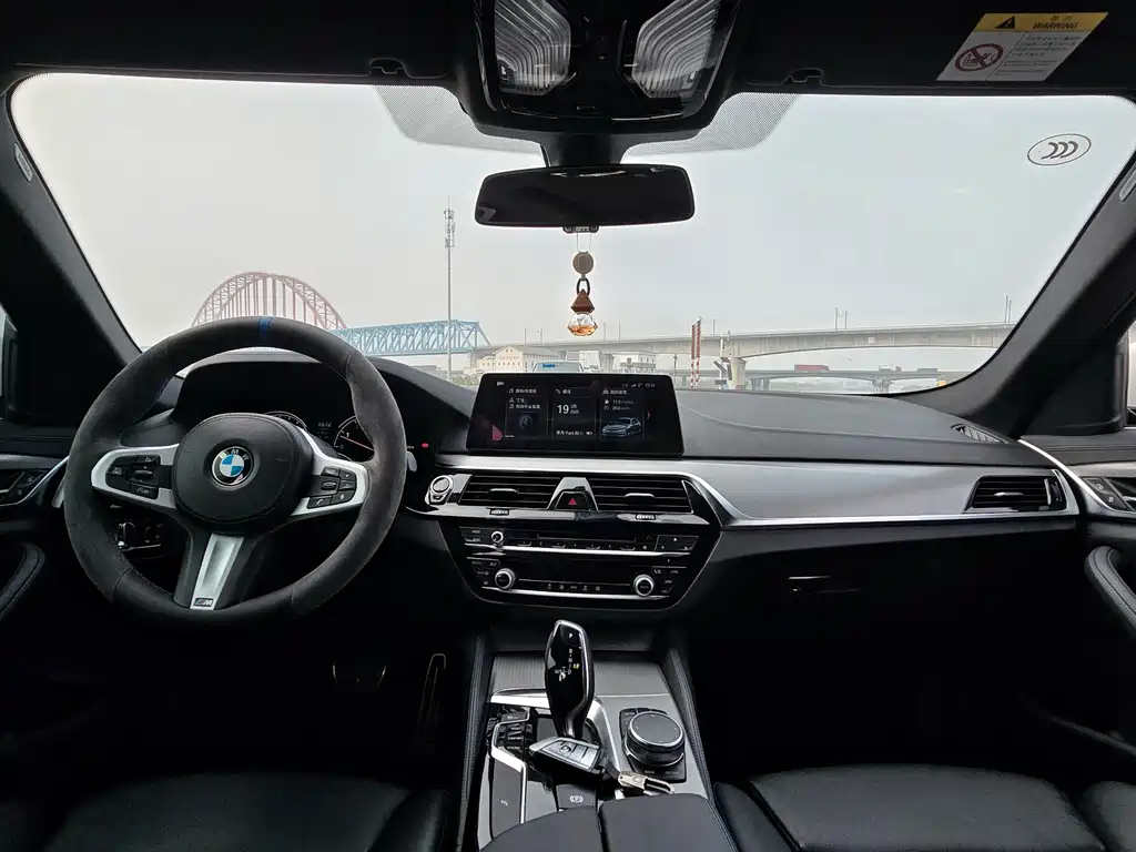 BMW 5 Series 2018 — фото 6