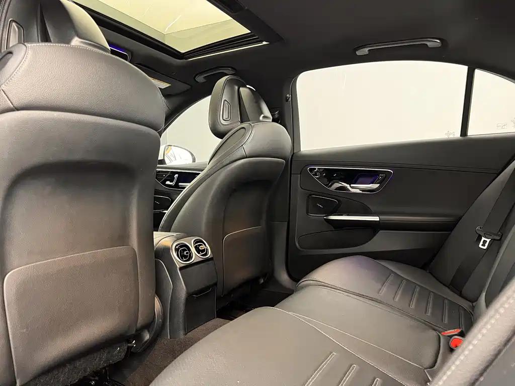 Mercedes-Benz C-Class 2023 — фото 30