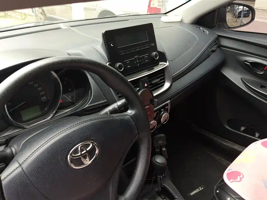 Toyota Yaris L 2021 — фото 13