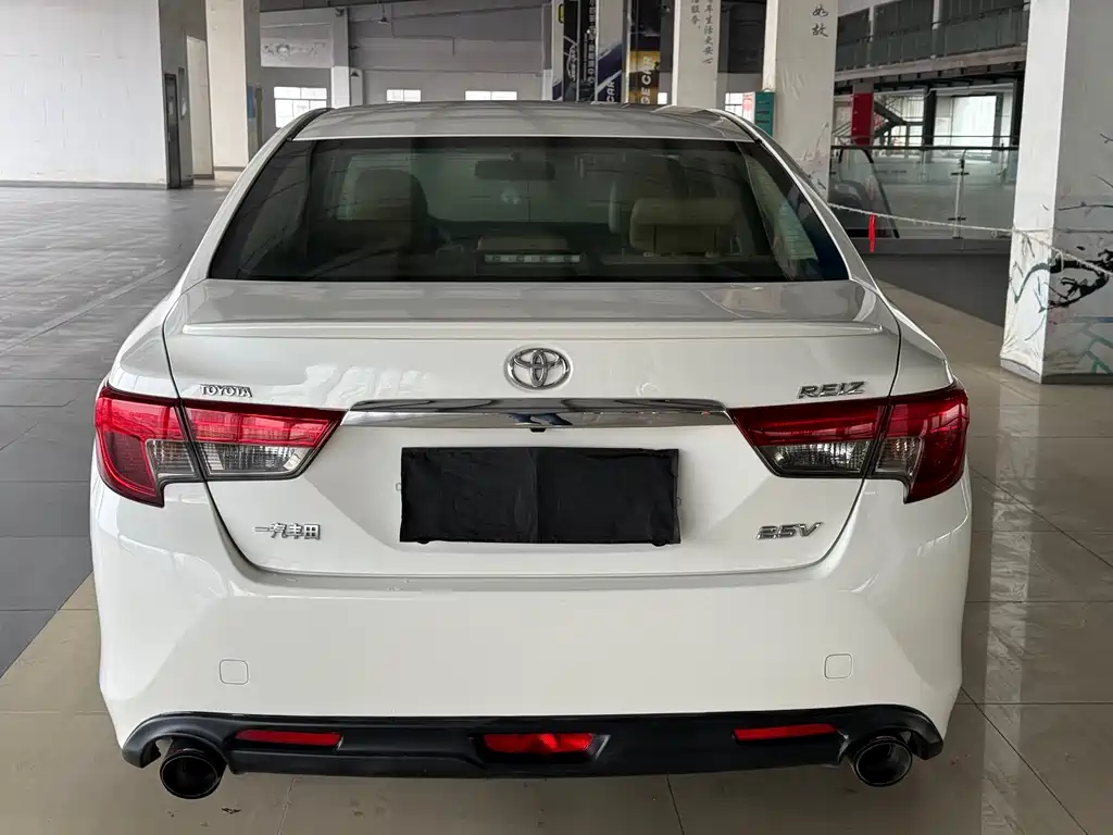 Toyota Reiz 2015 — фото 5