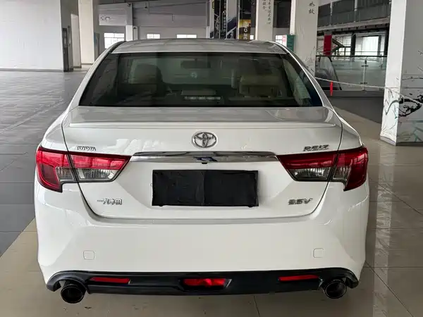 Toyota Reiz 2013