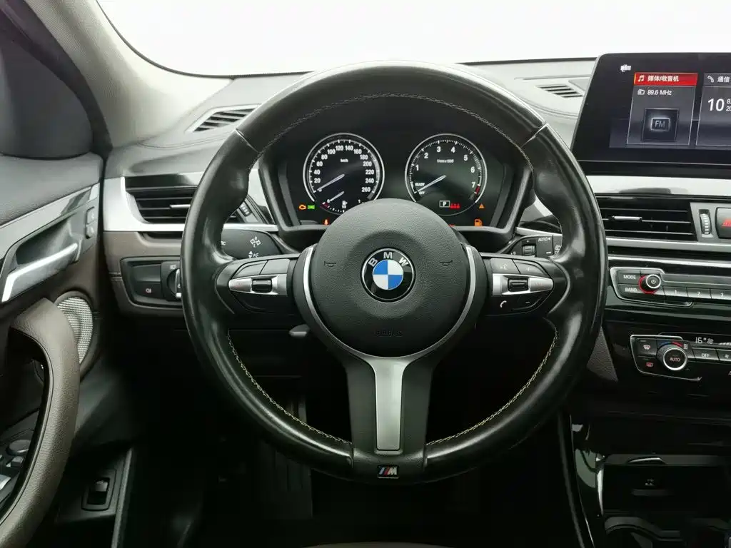 BMW X2 2023 — фото 11