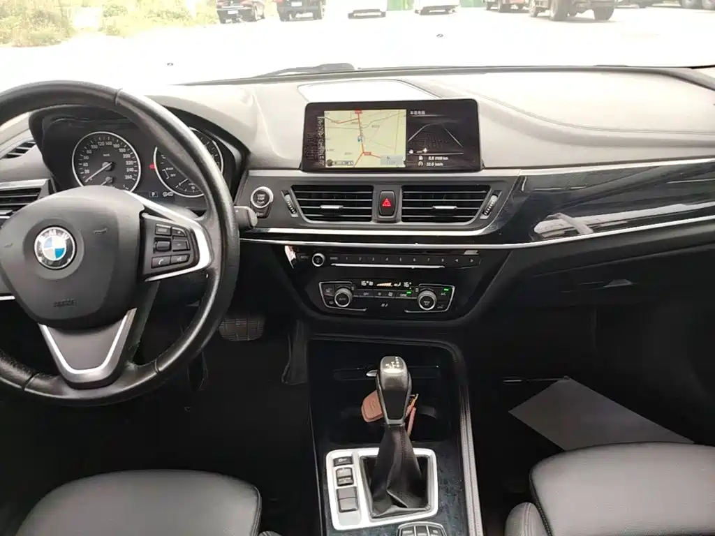 BMW 1 Series 2017 — фото 13