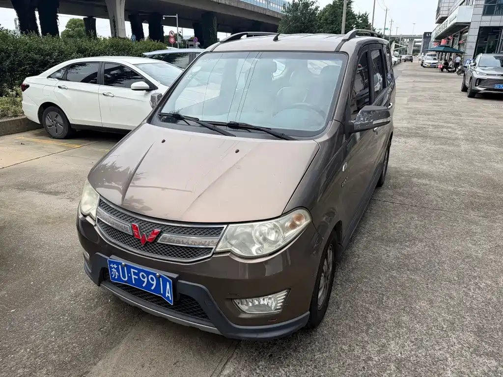 Wuling Hongguang 2014