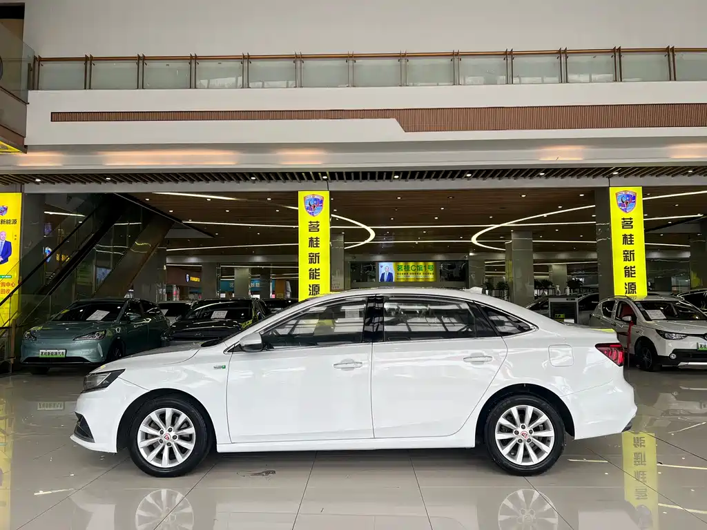 Roewe i6 New Energy 2019 — фото 6