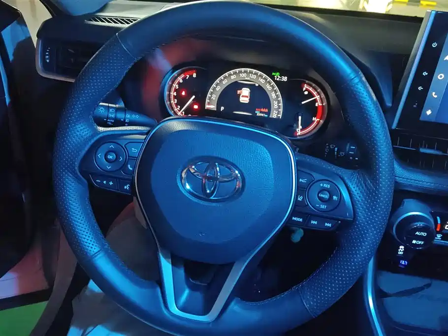 Toyota RAV4 2021 — фото 15