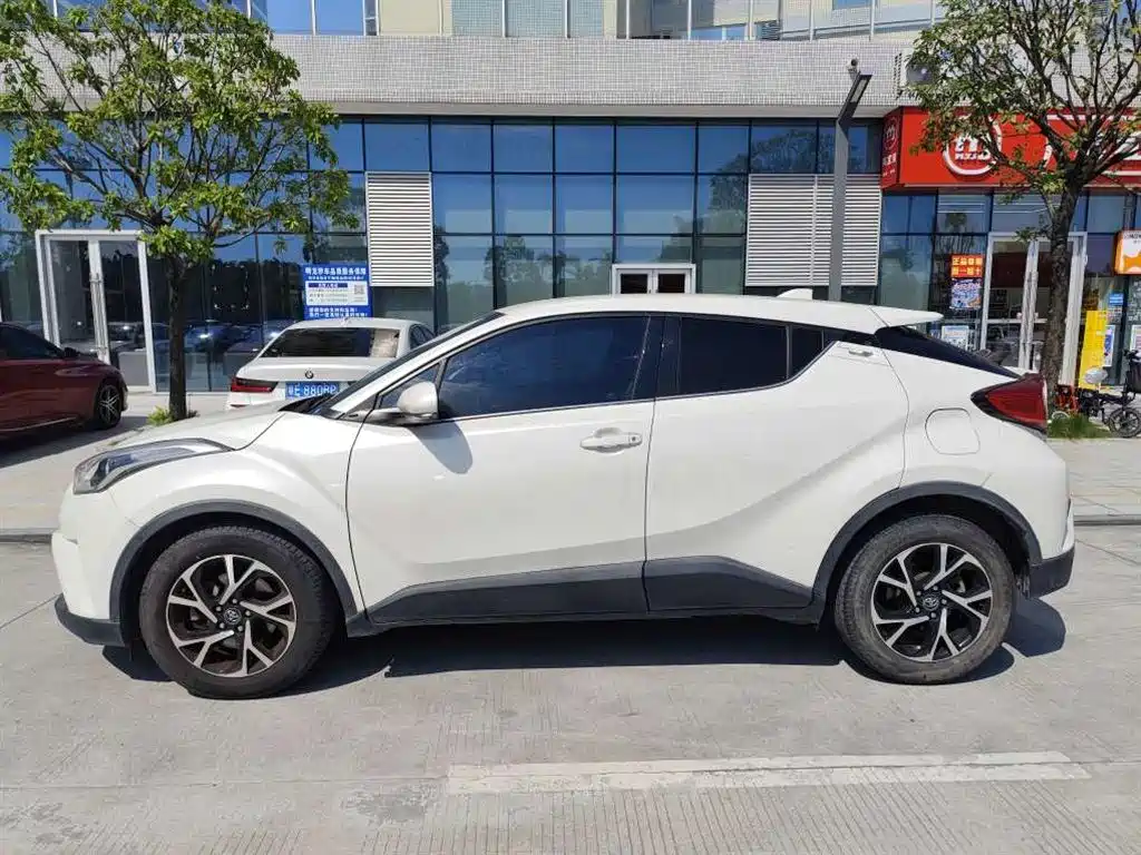Toyota C-HR 2019 — фото 9