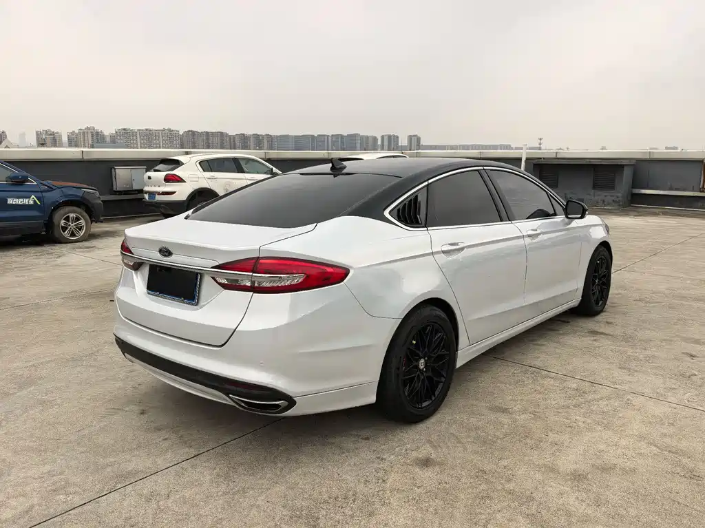 Ford Mondeo 2018 — фото 15