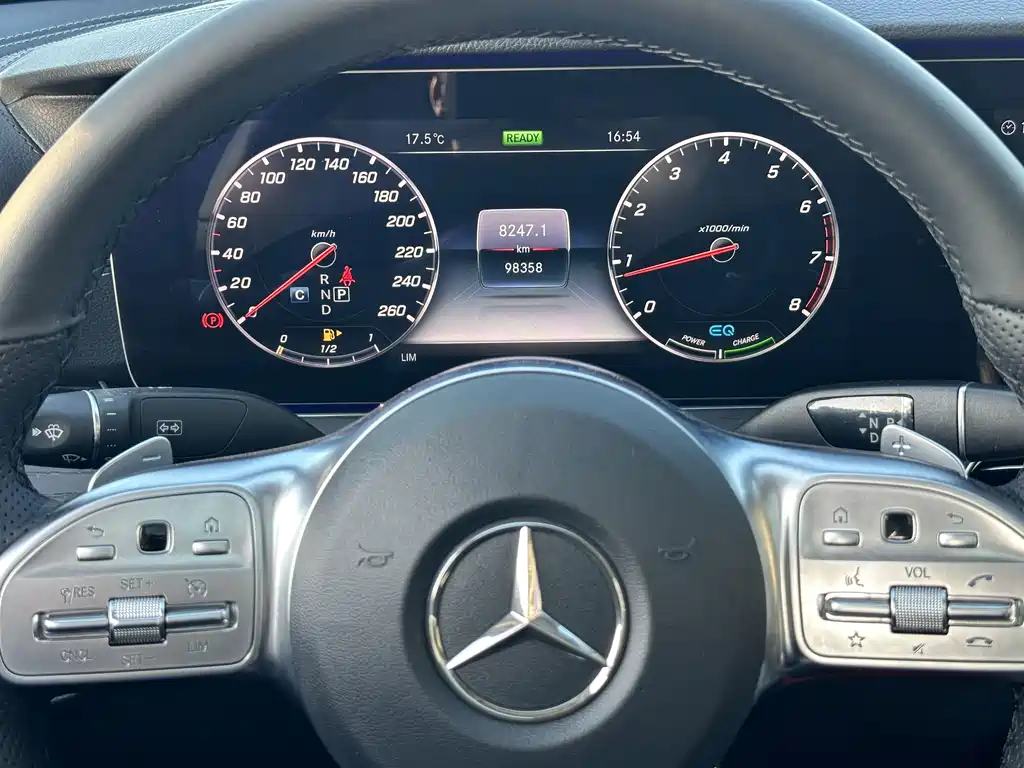 Mercedes-Benz E-Class 2020 — фото 15