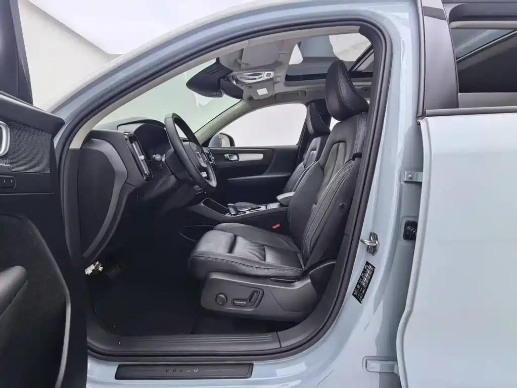 Volvo XC40 2018 — фото 8