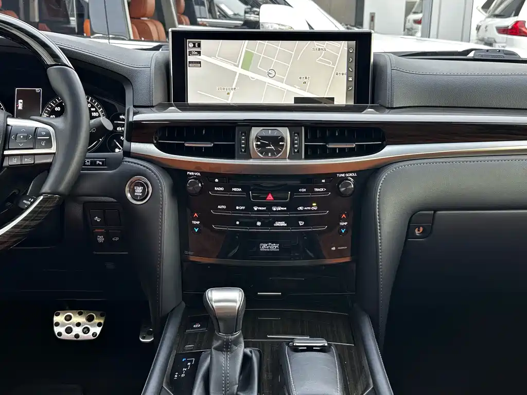Lexus LX 2019 — фото 13
