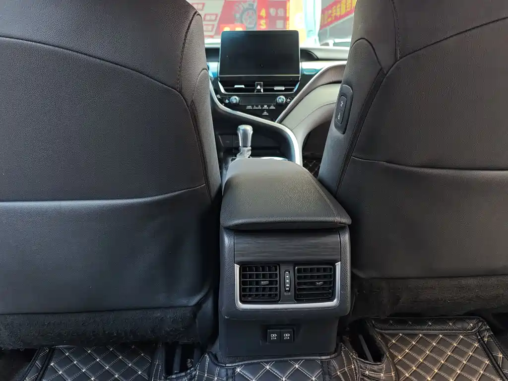 Toyota Camry 2021 — фото 14
