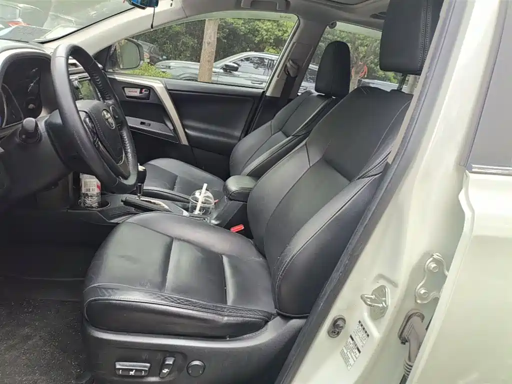 Toyota RAV4 2015 — фото 15