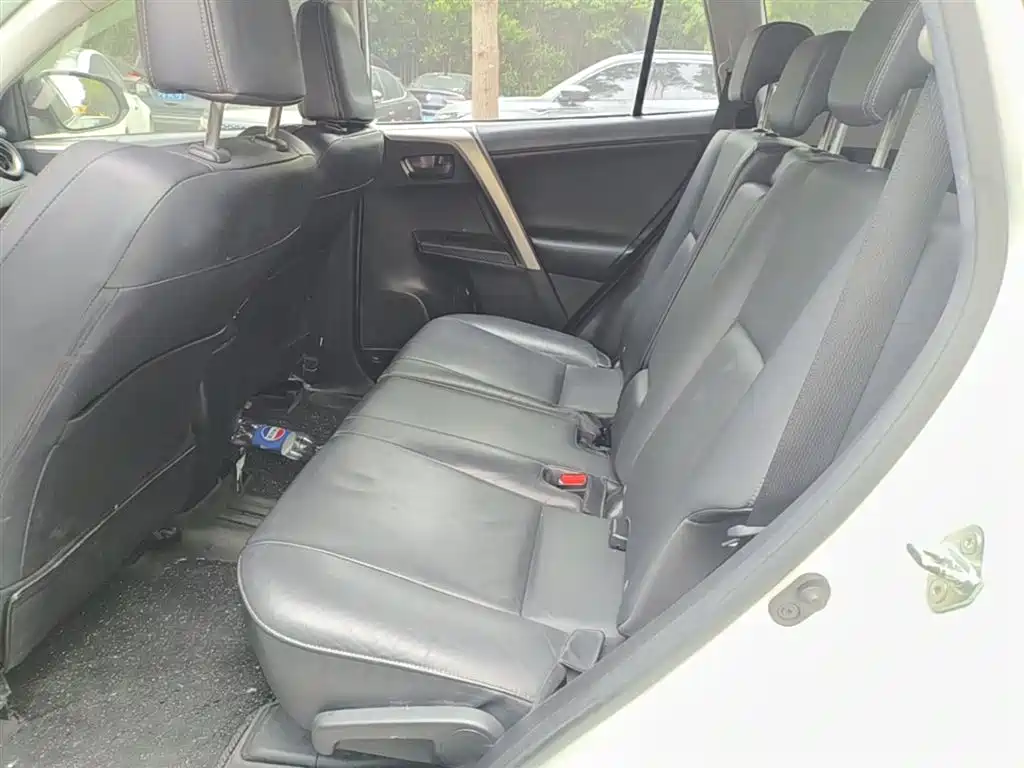 Toyota RAV4 2015 — фото 17