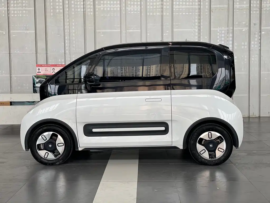Baojun E300 2021