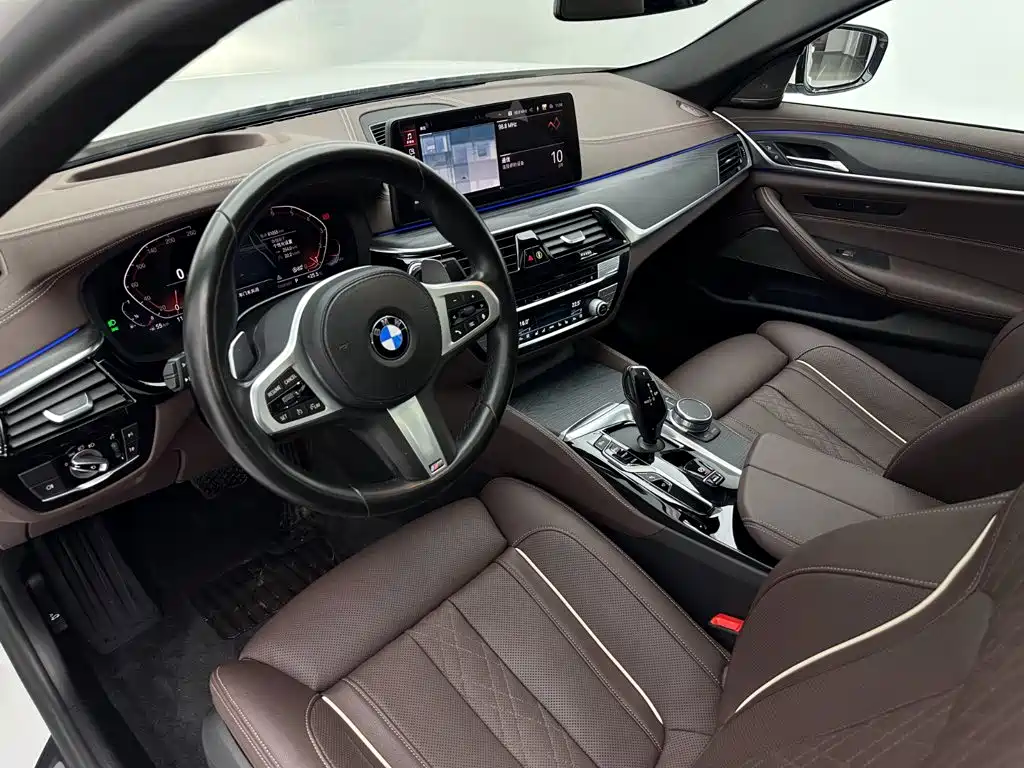 BMW 5 Series 2021 — фото 16