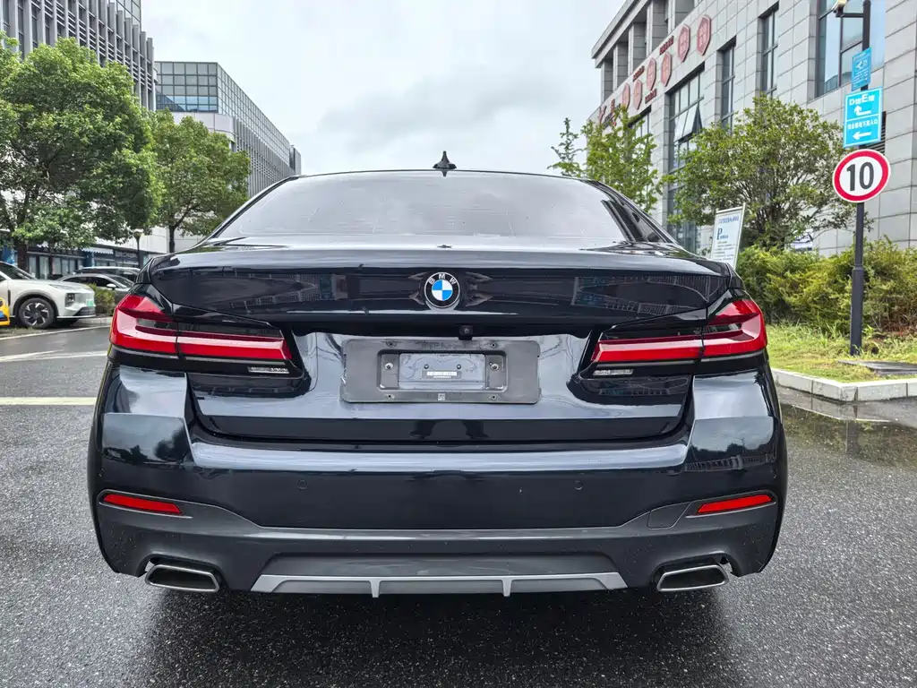 BMW 5 Series 2021 — фото 17