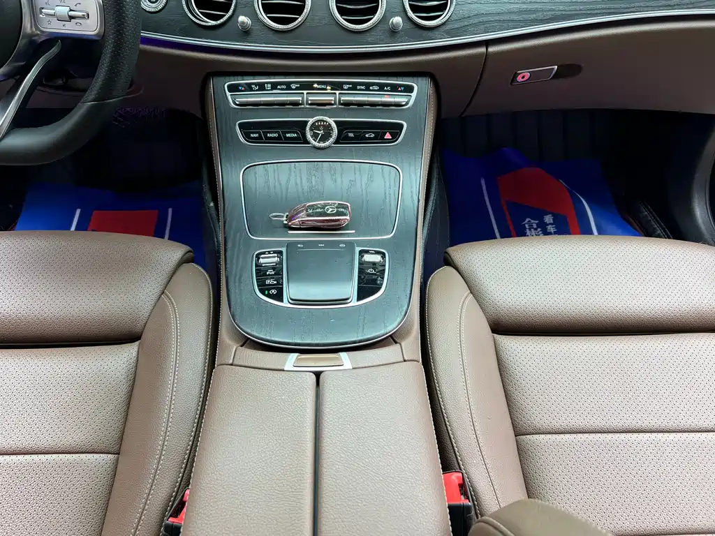 Mercedes-Benz E-Class 2020 — фото 11