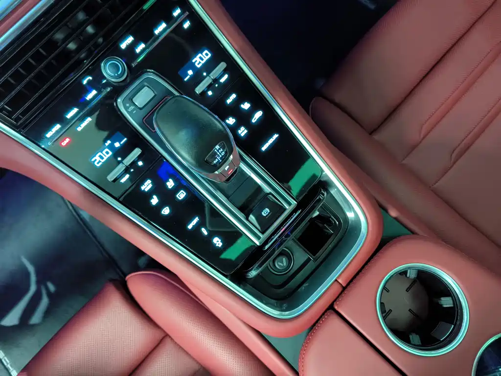 Porsche Panamera 2018 — фото 13