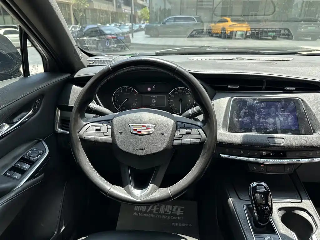 Cadillac XT4 2020 — фото 10