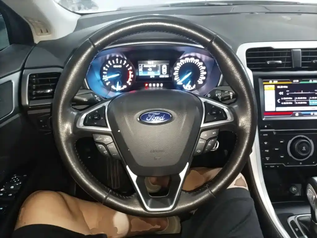 Ford Mondeo 2015 — фото 11