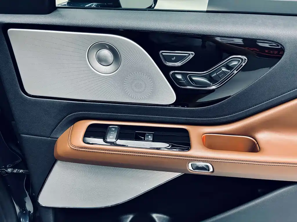 Lincoln Aviator 2020 — фото 13