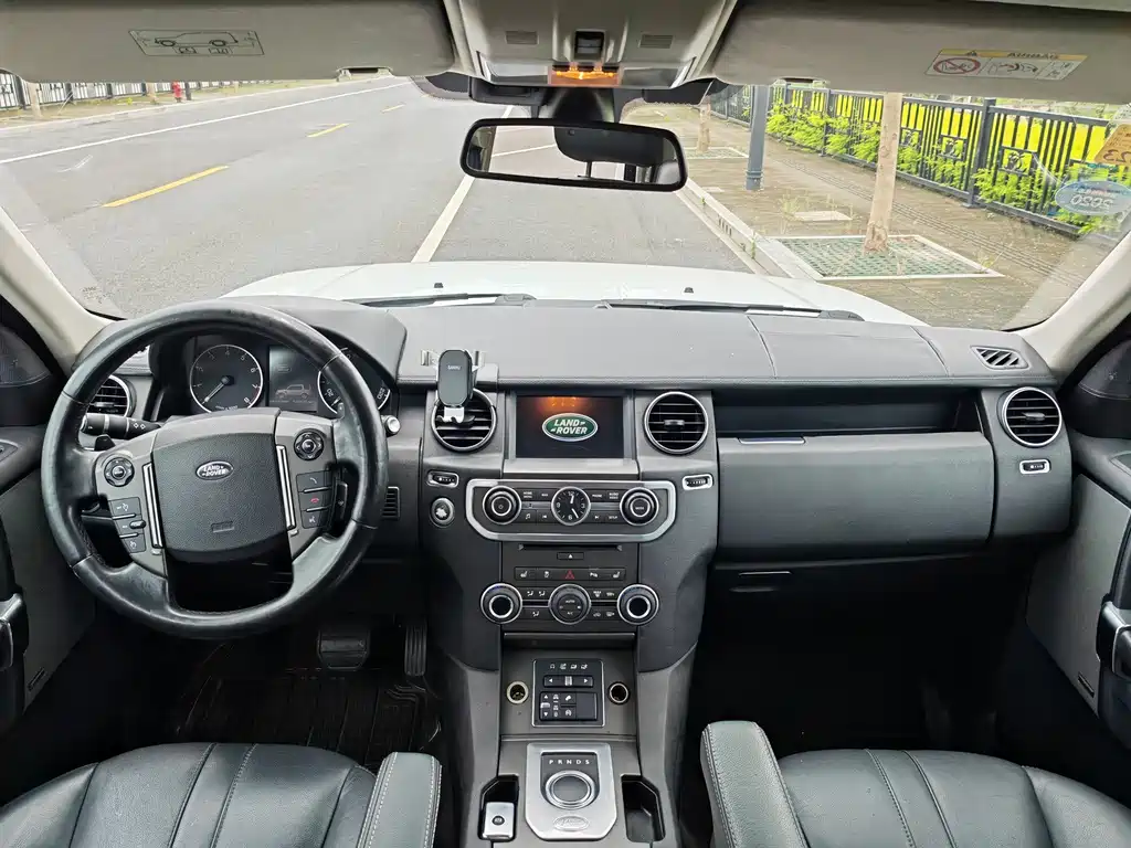 Land Rover Discovery 2015 — фото 6