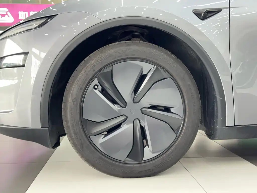 Tesla Model Y 2026 — фото 10