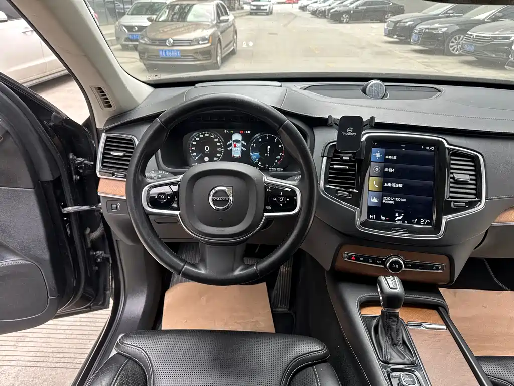 Volvo XC90 2017 — фото 14