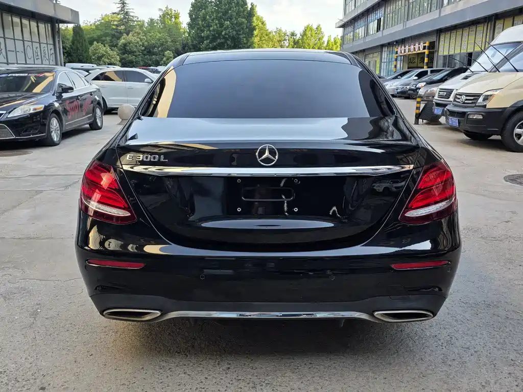 Mercedes-Benz E-Class 2019 — фото 11