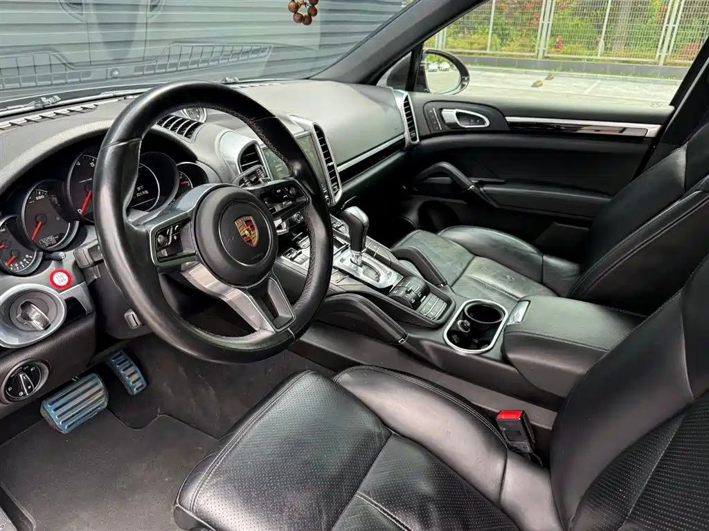 Porsche Cayenne 2017 — фото 12