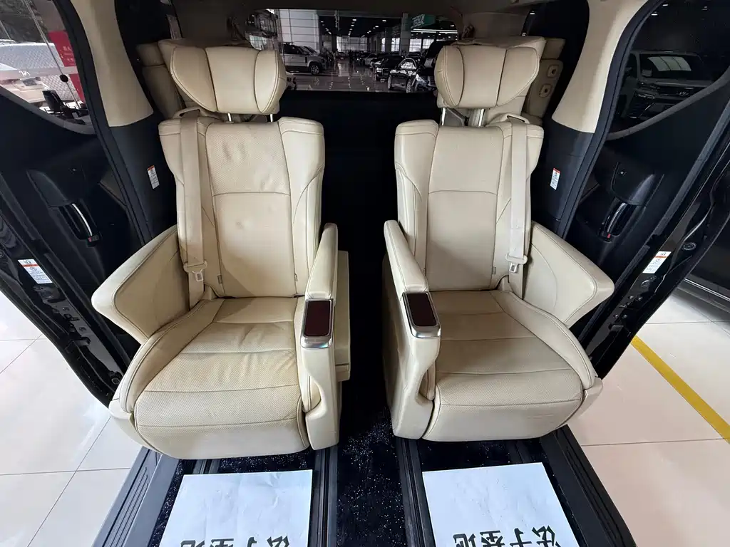Toyota Alphard 2018 — фото 15