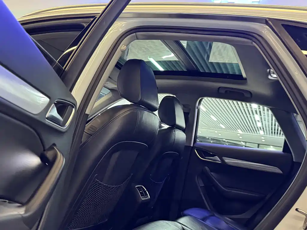 Audi Q3 2015 — фото 17