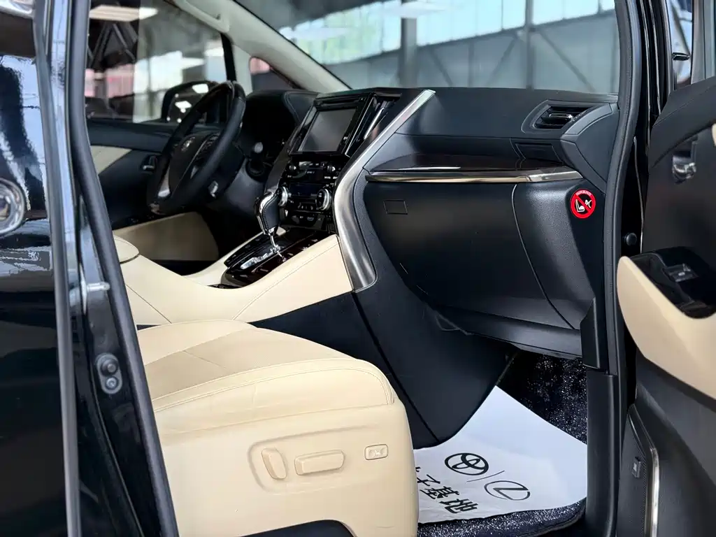Toyota Alphard 2018 — фото 10