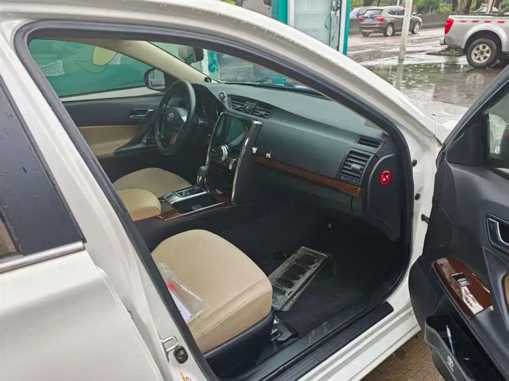 Toyota Reiz 2015
