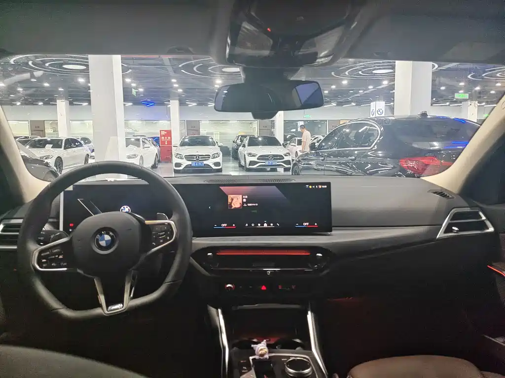 BMW 3 Series 2025 — фото 13